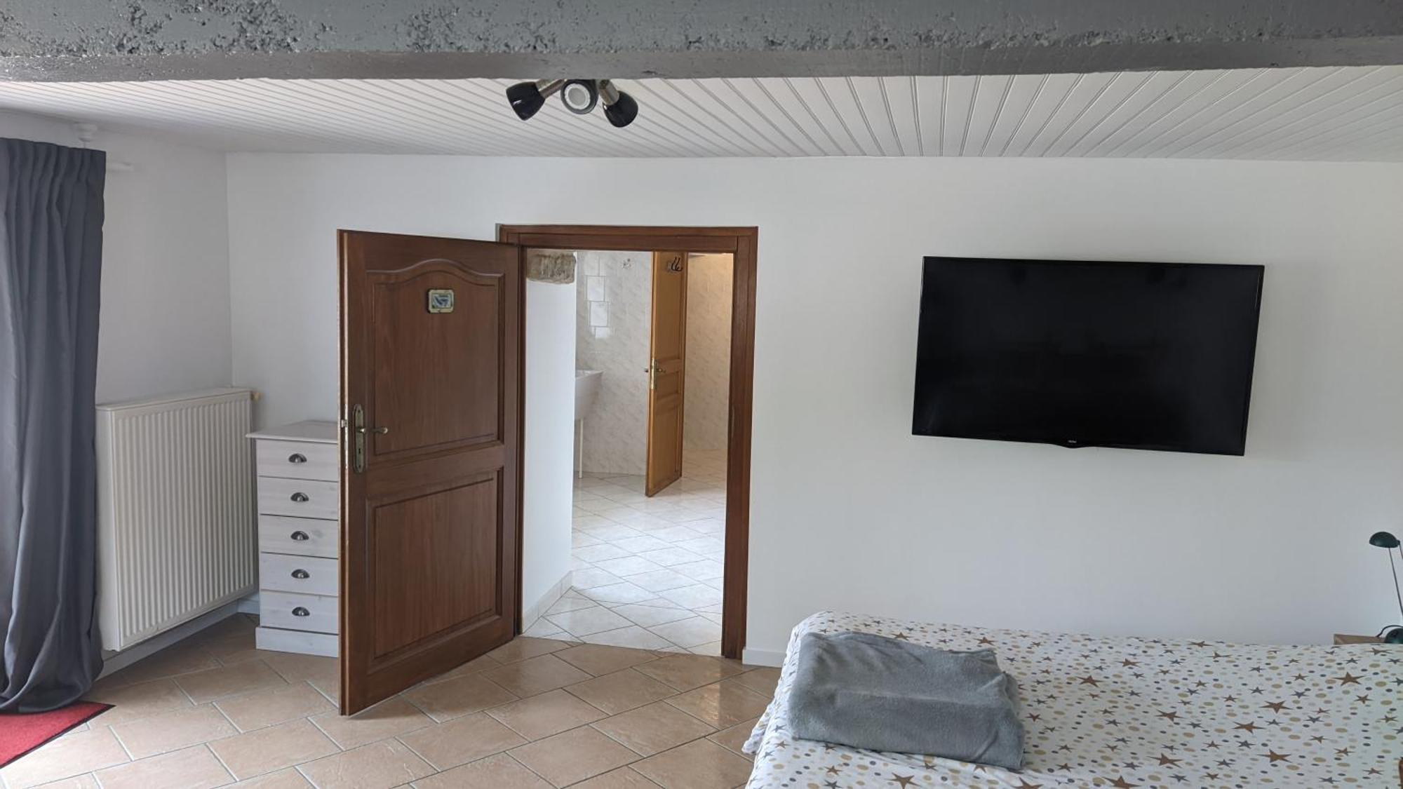 Studio A La Campagne Dans Corps De Ferme Renovee Chancey Номер фото